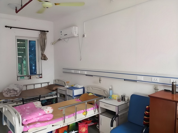 2025深圳入户新规_男子地铁卧轨自杀获救官方称因情侣吵架 号线地铁站点步行可达
